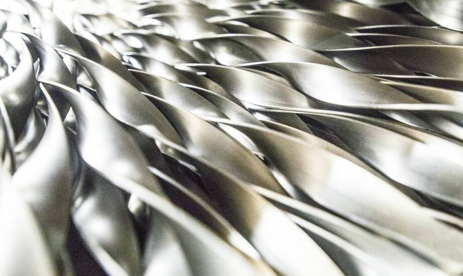 Jak stal NC11 może zwiększyć efektywność produkcji narzędzi tnących?