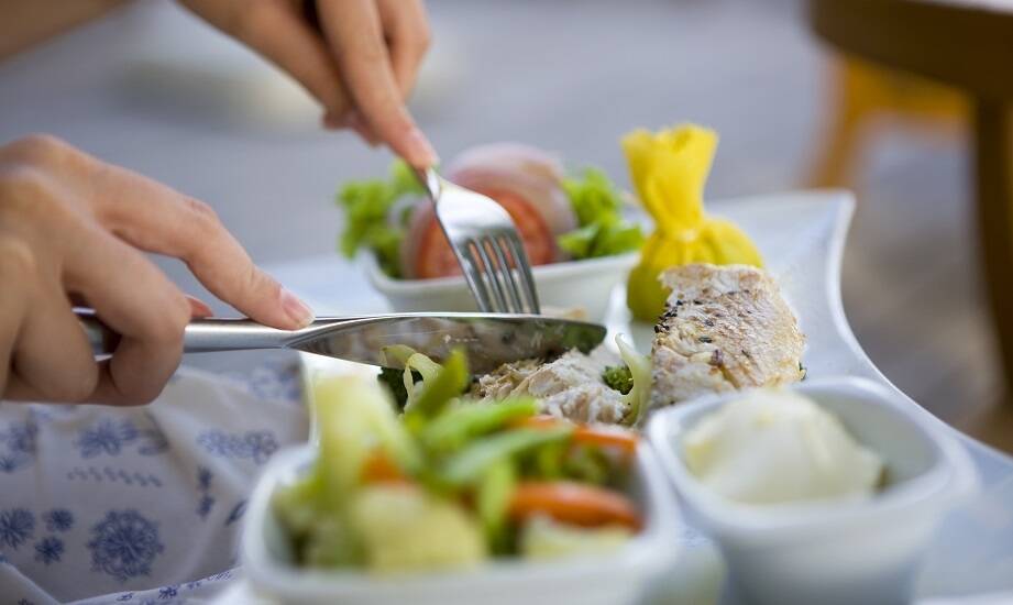 Zdrowe i lekkie posiłki w menu restauracji hotelowej: co warto spróbować?