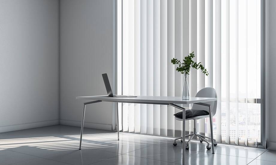 Zastosowanie rolet w biurach – jakie korzyści przynoszą?