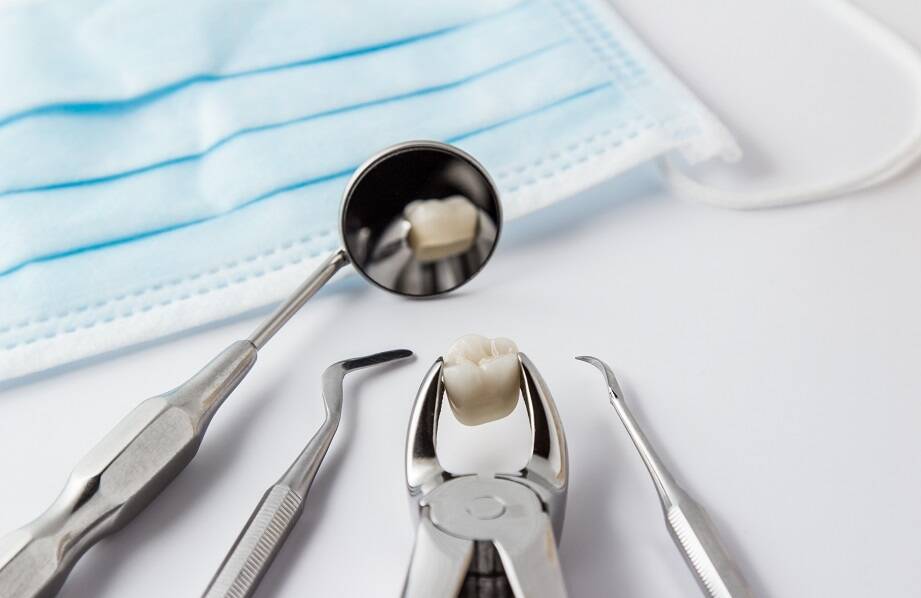 Jakie techniki stosują dentyści w chirurgii stomatologicznej?