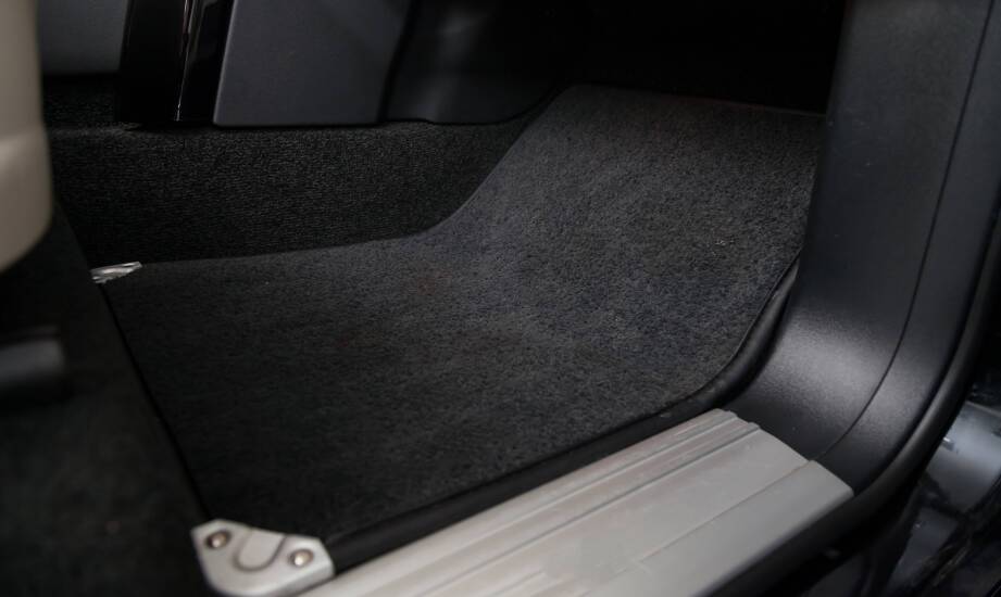Warum entscheiden sich Fahrer immer öfter für gesteppte Fußmatten in den Kabinen?
