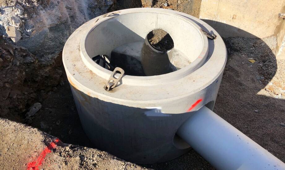 Jak przebiega proces instalacji szamba betonowego z montażem w praktyce?