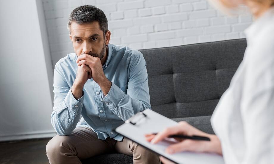 Praca nad poczuciem osamotnienia z pomocą poradni psychologicznej
