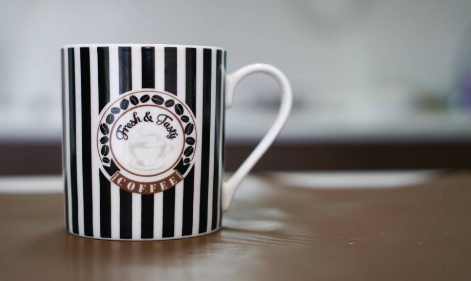 Jakie korzyści przynosi personalizacja kubków z nadrukiem dla Twojego biznesu?