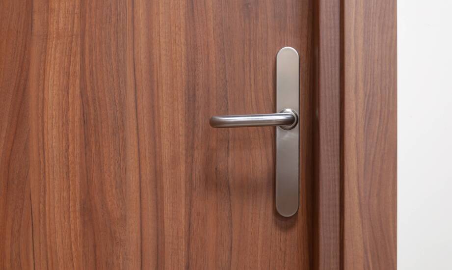 Jakie są najważniejsze cechy, które powinny mieć wysokiej jakości nakładki drewniane?