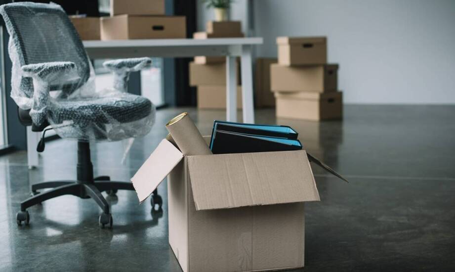 Jak kartony dla biur wpływają na organizację przestrzeni pracy?