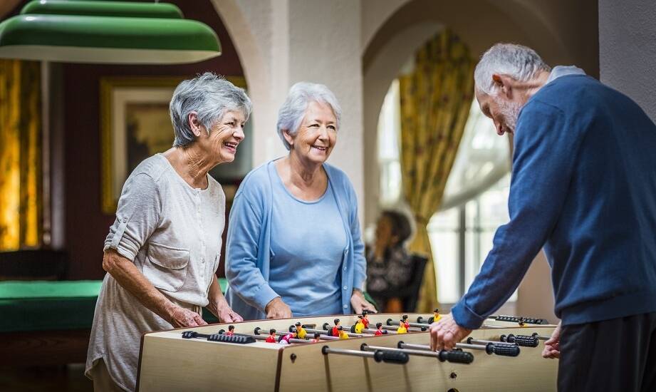 Jak dom spokojnej starości wspiera życie towarzyskie mieszkańców?