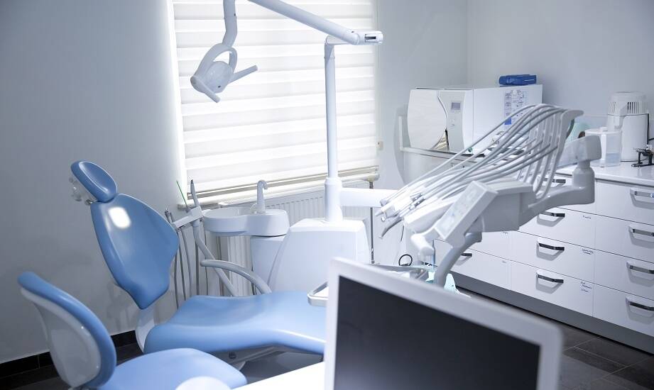 Co musi obejmować podstawowy zestaw sprzętu do nowego gabinetu?