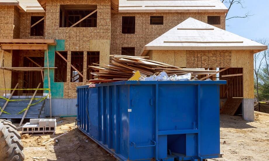 Jaki rozmiar kontenera wybrać do gruzu, gabarytów i odpadów po remoncie w Warszawie?