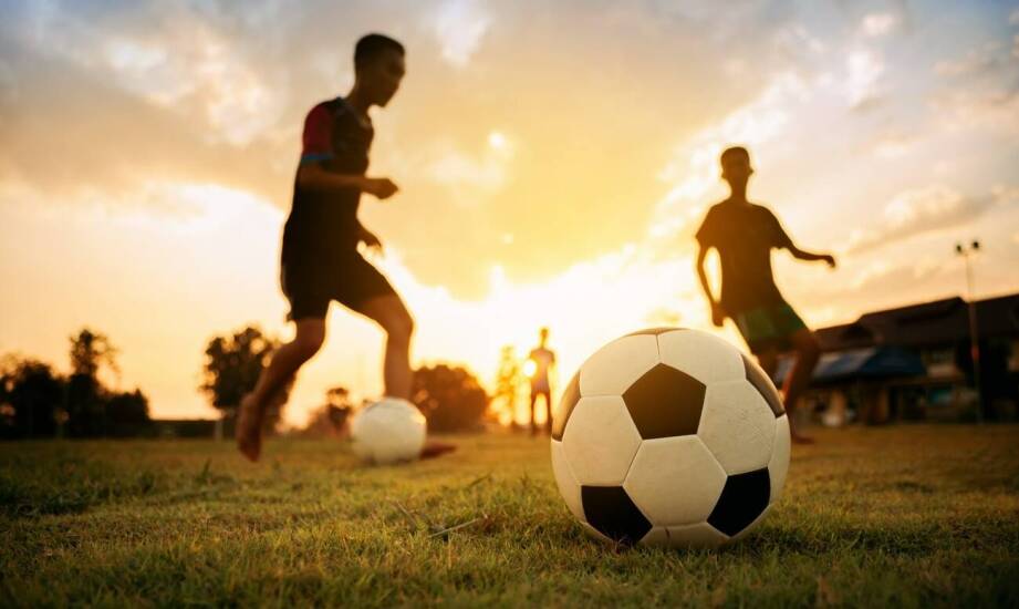 Najlepsze gry plenerowe dla młodzieży do organizacji aktywnego wypoczynku