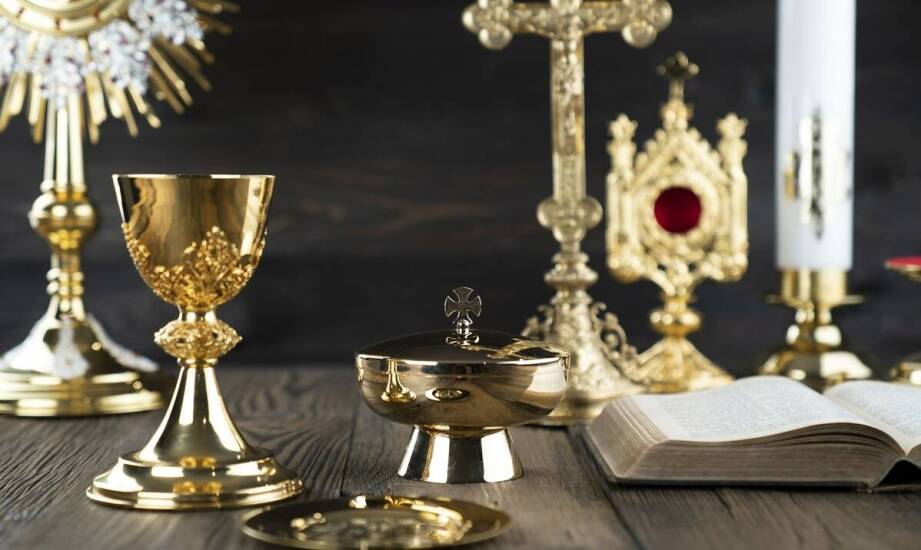 Personalizacja dewocjonaliów: jak dostosować zamówienie do potrzeb parafii?