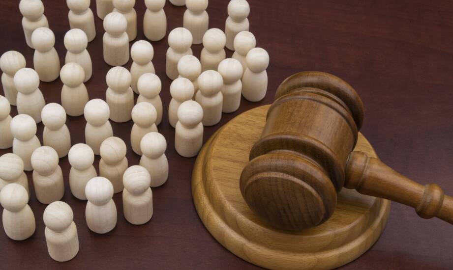 Jakie są zasady ochrony praw pracowniczych w kontekście zwolnień grupowych w Niemczech?