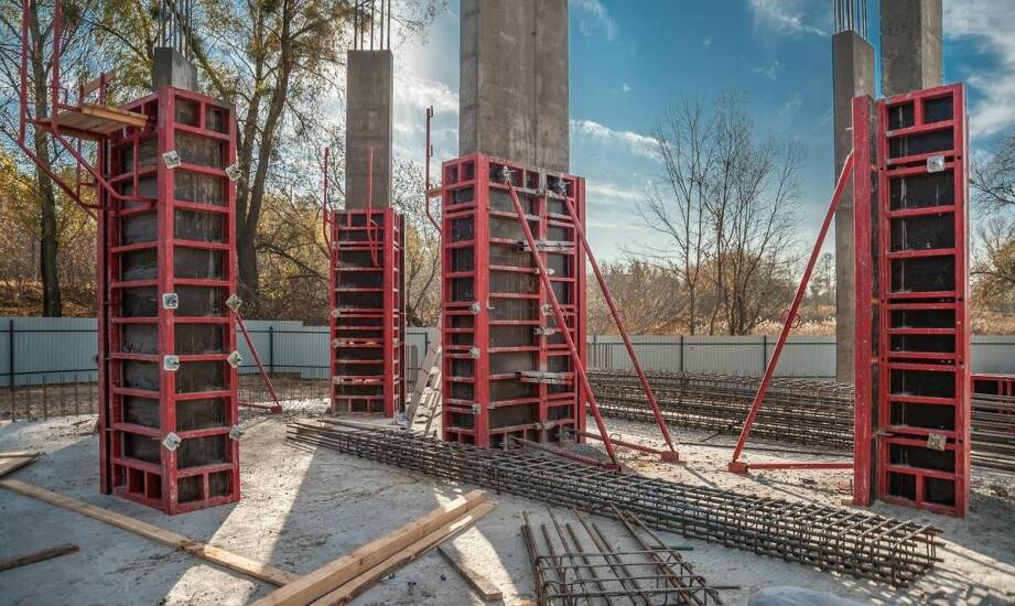 Jakie korzyści przynoszą wylewki betonowe w budownictwie mieszkaniowym?