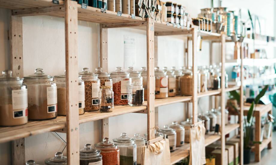 Jak hurtownia słoików wspiera producentów sosów w doborze odpowiednich opakowań?