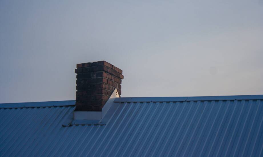 Rola frezowania kominów w przygotowaniu do montażu nasad kominowych
