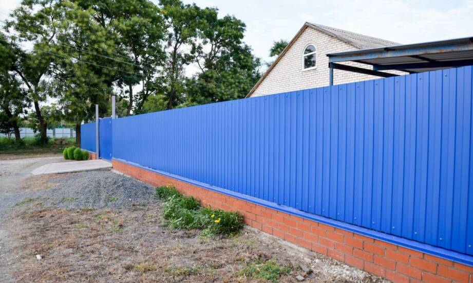 Jakie są korzyści z inwestycji w droższe modele sztachet plastikowych?