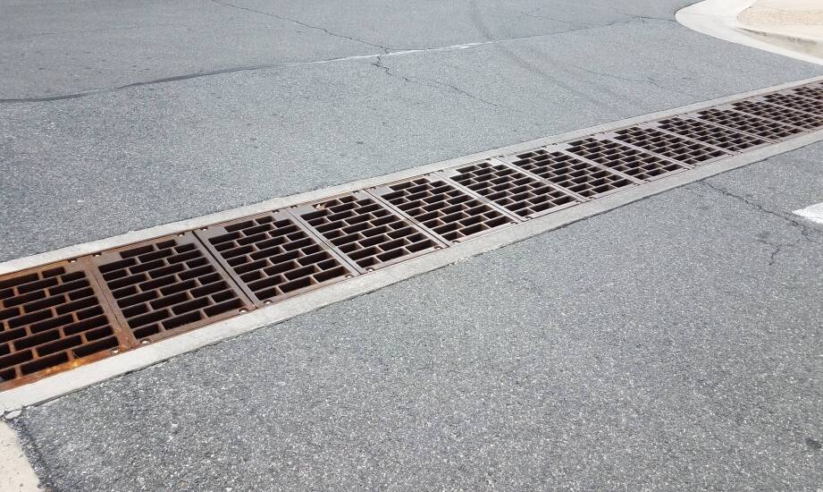 Estetyczne i funkcjonalne aspekty kratek ściekowych zewnętrznych