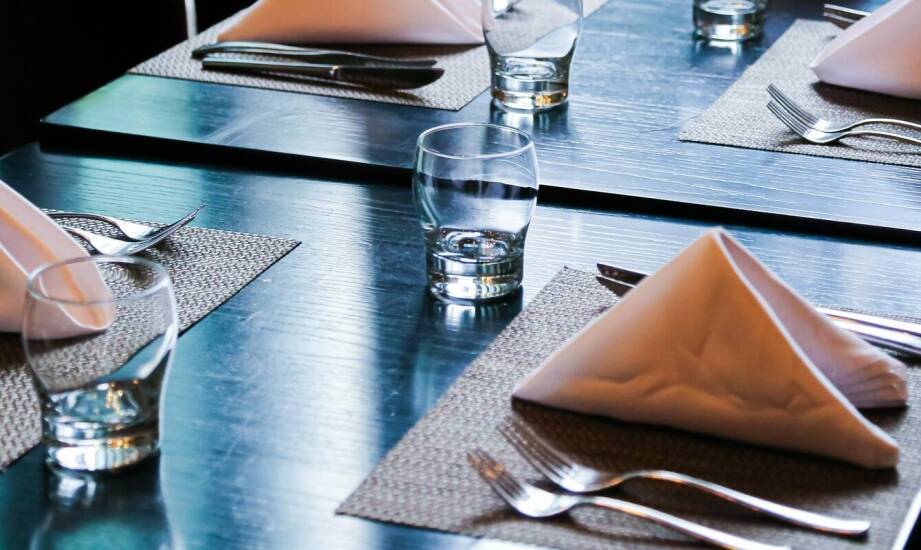 Odkryj różnorodność w menu restauracji hotelowej: od śniadań po wykwintne kolacje