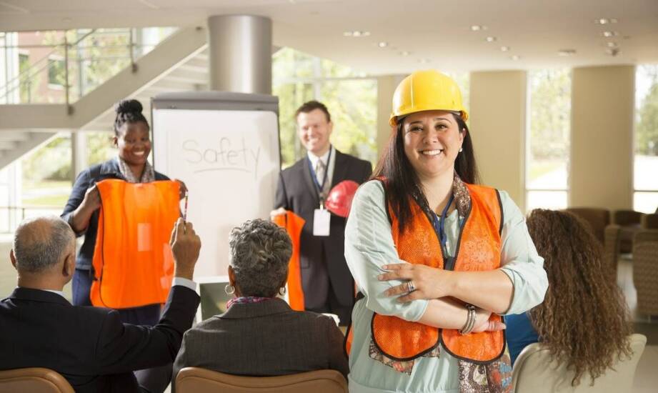 Szkolenia BHP – znaczenie i korzyści dla pracowników oraz firm