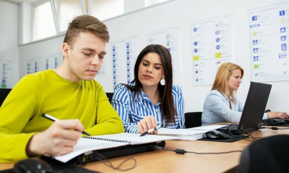 Szkolenia BHP po ukraińsku – zasady, wymagania i organizacja kursów