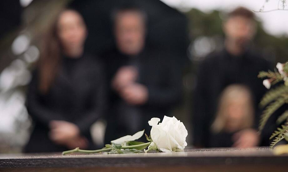 Jakie usługi wpływają na ostateczny koszt organizacji stypy?