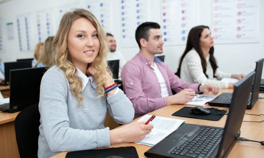 Kursy i szkolenia po ukraińsku – jak wybrać odpowiednią ofertę edukacyjną