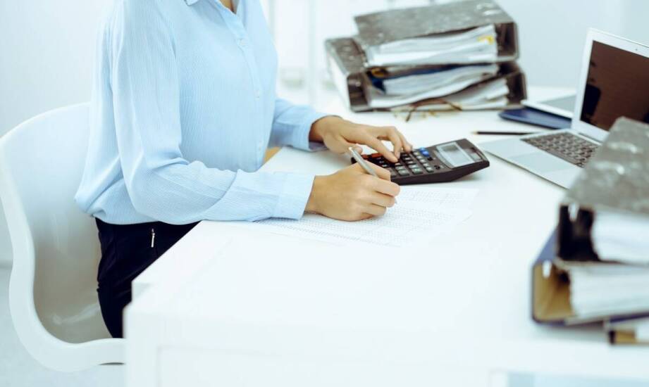 Jakie usługi oferuje biuro rachunkowe i kiedy warto z nich skorzystać?