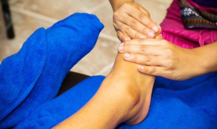 Masaż stóp – techniki, zalety i wpływ na zdrowie oraz samopoczucie