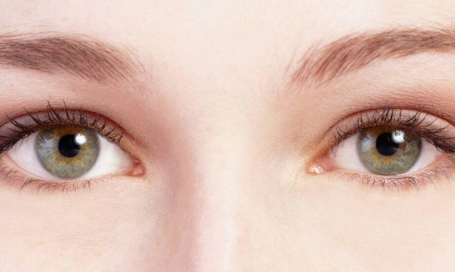 Metody przyspieszania gojenia kreski górnej po makijażu permanentnym