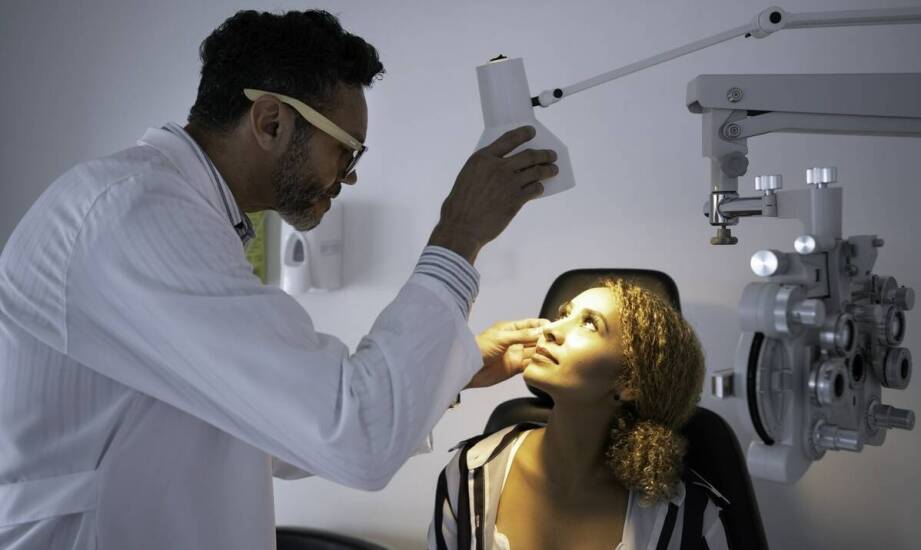 W jaki sposób optyk z Poznania edukuje pacjentów na temat zdrowia wzroku?