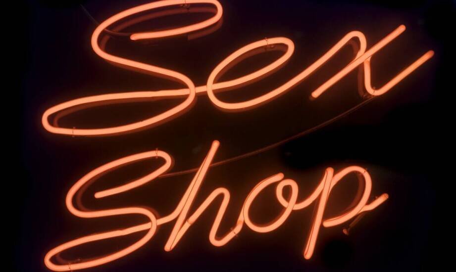 Jak sklep z gadżetami erotycznymi pomaga odkrywać kobiecą przyjemność?