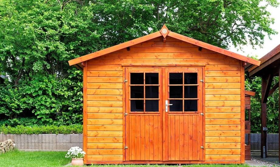 Budynek gospodarczy z drewna jako miejsce do przechowywania – jakie są jego zalety?