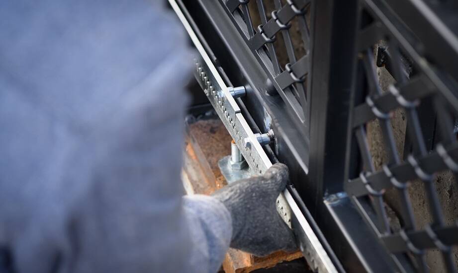 Montaż i serwis na miejscu czy producenta — co wybrać w powiecie wadowickim?