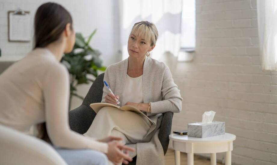 W jaki sposób psychoterapia CBT może pomóc w radzeniu sobie z trudnościami zawodowymi?