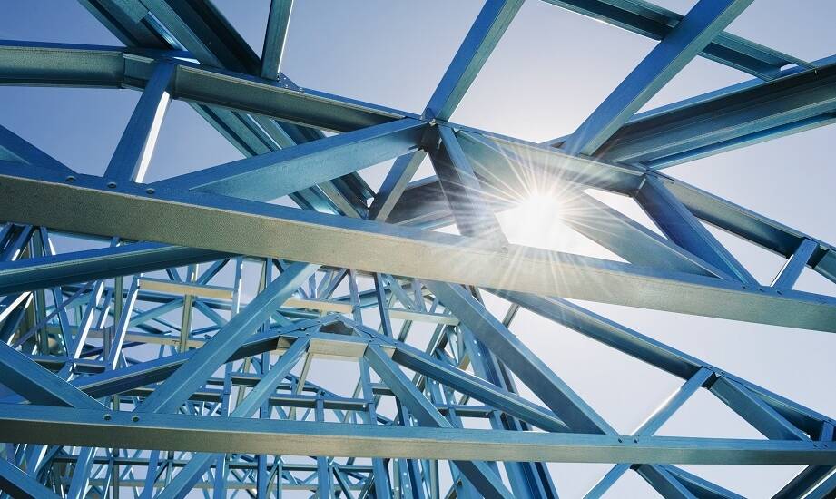 Jakie wyzwania stoją przed projektantami konstrukcji stalowych w przemyśle?