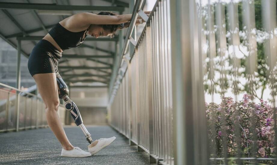 Jakie korzyści płyną z zastosowania protez hybrydowych w sporcie?