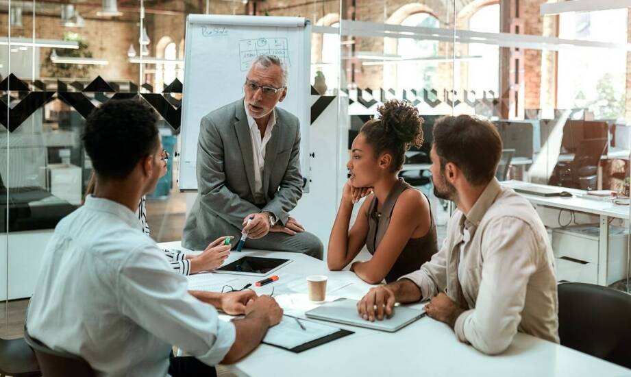 Jak współpraca między oddziałami wpływa na efektywność spedycji międzynarodowej?