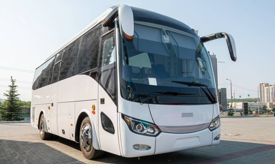 Wynajem busów w Warszawie: nowoczesne rozwiązania dla każdej grupy