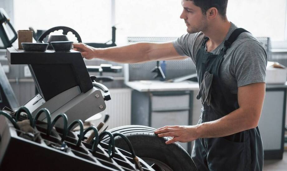 Jak wybrać odpowiedni serwis do naprawy opon?