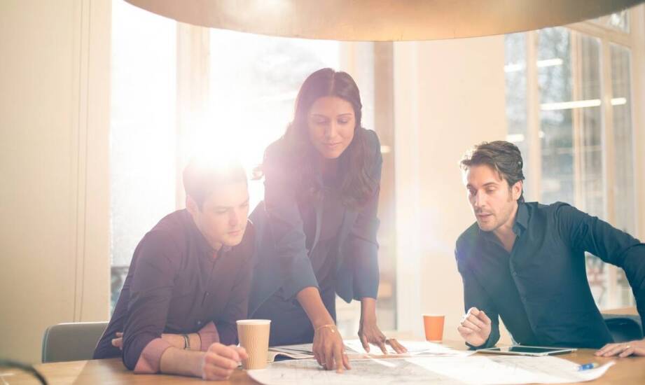 Jak biuro architektoniczne realizuje koncepcje urbanistyczne w projektach?