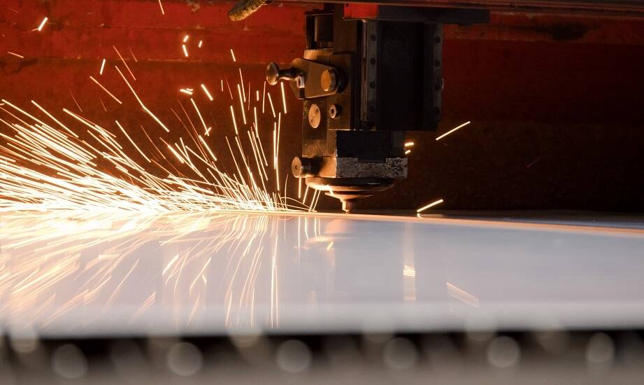 Jak jakość lasera wpływa na precyzję cięcia blach?