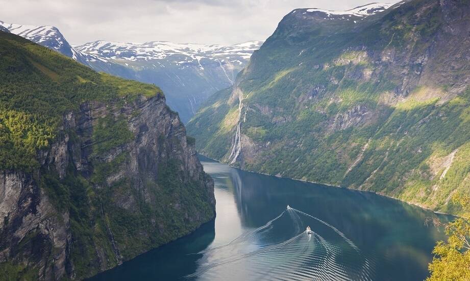 Norweskie fiordy: magiczne miejsca, które musisz zobaczyć podczas rejsu