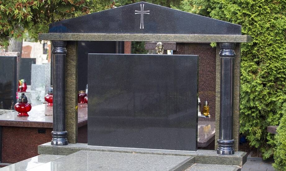 Fachowe doradztwo w wyborze nagrobków – na co zwrócić uwagę?