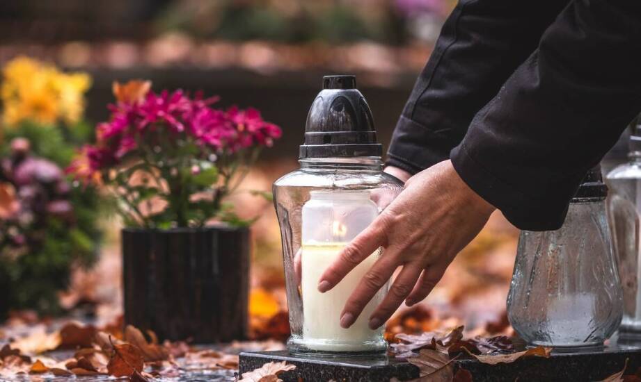 Oprawa muzyczna podczas ceremonii kremacyjnej – co warto wiedzieć?