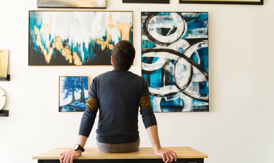 Gdzie licytować prace współczesnych artystów i jak dołączyć do aukcji online?