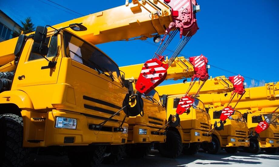 Zastosowanie dźwigów samochodowych w projektach infrastrukturalnych