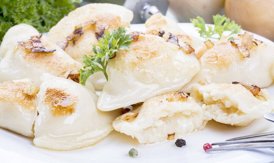 Catering na eventy integracyjne: dlaczego warto postawić na tradycyjną polską kuchnię?