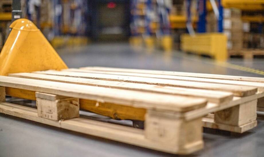 Wpływ wysokiej jakości stali na wytrzymałość wózków paletowych