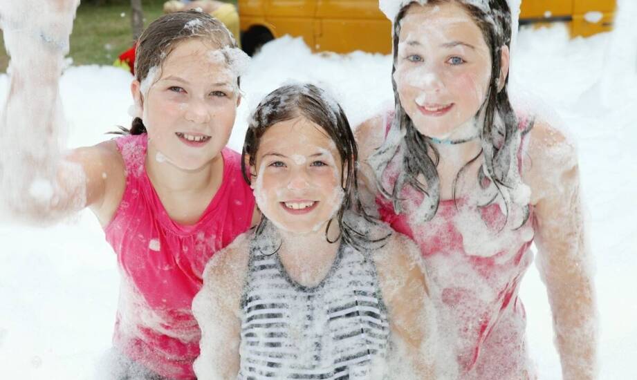 Czy wytwornica piany sprawdzi się zarówno na małych, jak i dużych imprezach?