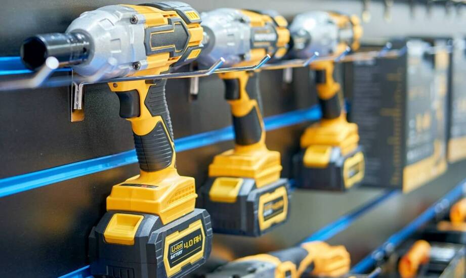 Jakie są zalety stosowania narzędzi pneumatycznych w obróbce metali?